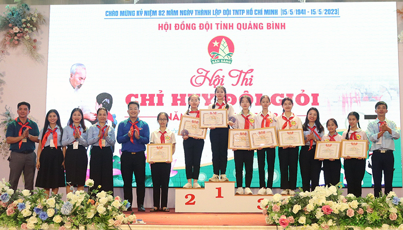 Trường THCS Lệ Ninh đoạt giải nhất hội thi chỉ huy Đội giỏi cấp tỉnh