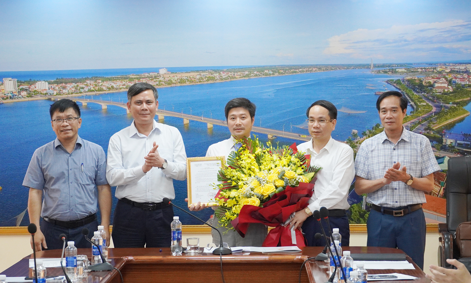 Trao quyết định bổ nhiệm Giám đốc Sở Xây dựng Quảng Bình