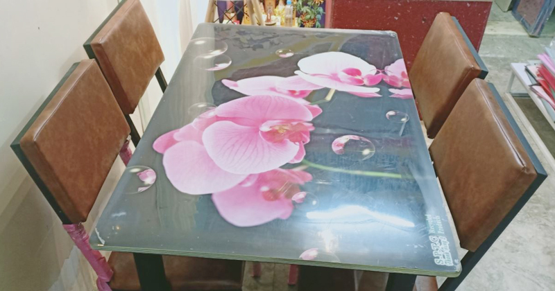 Sản phẩm bàn nghế làm từ nhựa tái chế của Công ty Thanh Tùng 2. 