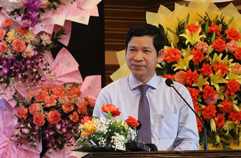 Đồng chí Phó Chủ tịch UBND tỉnh Hồ An Phong phát biểu chúc mừng đại hội. 