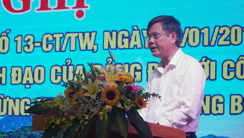 Đồng chí Chủ tịch UBND tỉnh Quảng Bình Trần Thắng tham luận tại hội nghị