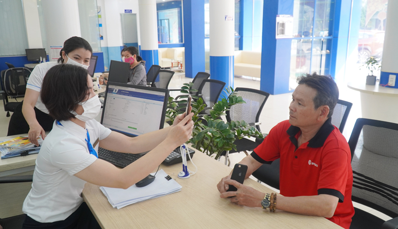 Các nhà mạng vẫn tiếp tục thực hiện chuẩn hóa thông tin cho khách hàng bị khóa 2 chiều từ sau ngày 15/4 đến ngày 15/5 tại các cửa hàng giao dịch của nhà mạng.