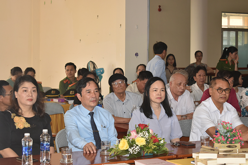 Các đại biểu hưởng ứng Ngày sách và văn hóa đọc Việt Nam