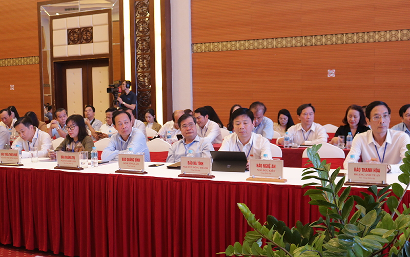 Các đại biểu tham dự hội thảo.