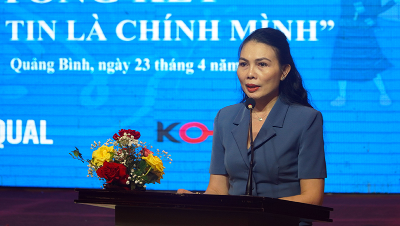 Đồng chí Châu Thị Định, Phó Chủ tịch Hội LHPN tỉnh, Trưởng ban quản lý dự án phát biểu tại lễ tổng kết