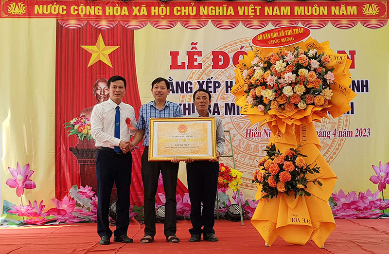 Sở Văn hóa-Thể thao trao Bằng xếp hạng Di tích lịch sử cấp tỉnh “Khu Ba Miếu” cho xã Hiền Ninh