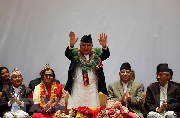 Ông Ram Chandra Paudel (giữa) sau khi được bầu làm Tổng thống Nepal tại Kathmandu, ngày 9/3. (Ảnh: Reuters/TTXVN)