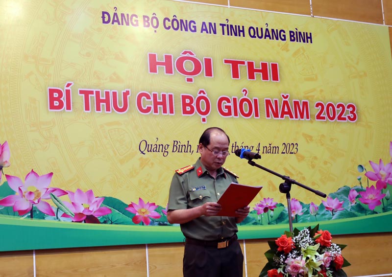 Đại tá Nguyễn Hữu Hợp, Giám đốc Công an tỉnh phát biểu khai mạc hội thi.