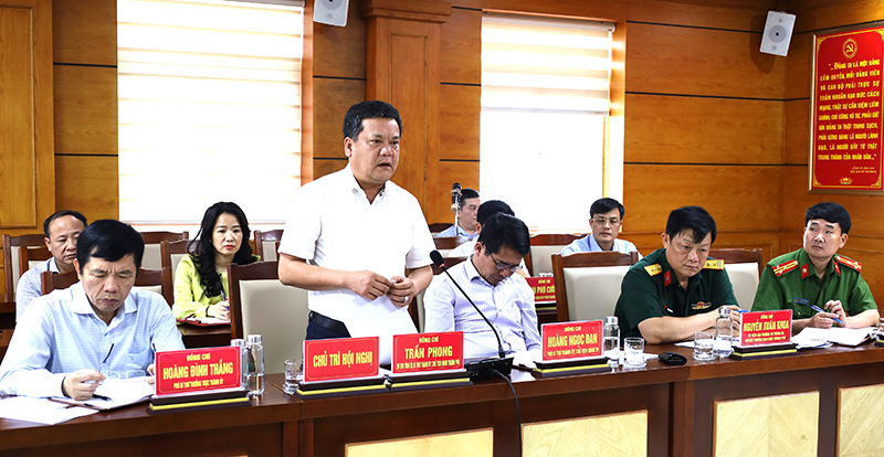 Đồng chí Bí thư Thành ủy Đồng Hới Trần Phong tiếp thu ý kiến.
