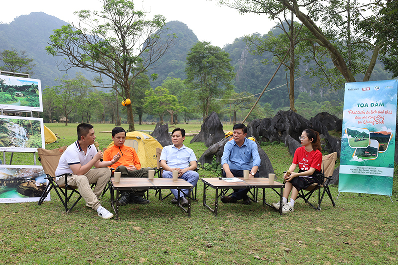 Các diễn giả đã thảo luận, chia sẻ những góc nhìn khác nhau về mô hình du lịch cộng đồng tại huyện Lệ Thủy nói riêng và tỉnh Quảng Bình nói chung.