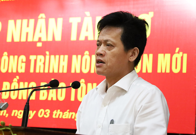 Đồng chí Trưởng ban Dân vận Tỉnh ủy Lê Văn Bảo phát biểu tại lễ tiếp nhận.