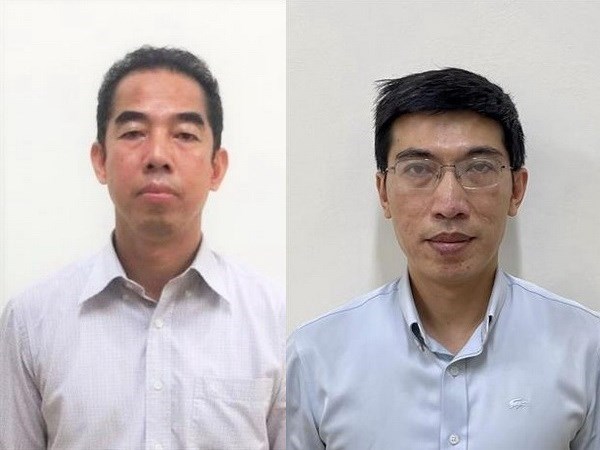 Ông Tô Anh Dũng - Nguyên Thứ trưởng Bộ Ngoại giao (trái) và ông Nguyễn Quang Linh - nguyên Trợ lý Phó Thủ tướng Thường trực Chính phủ. (Nguồn: TTXVN phát)