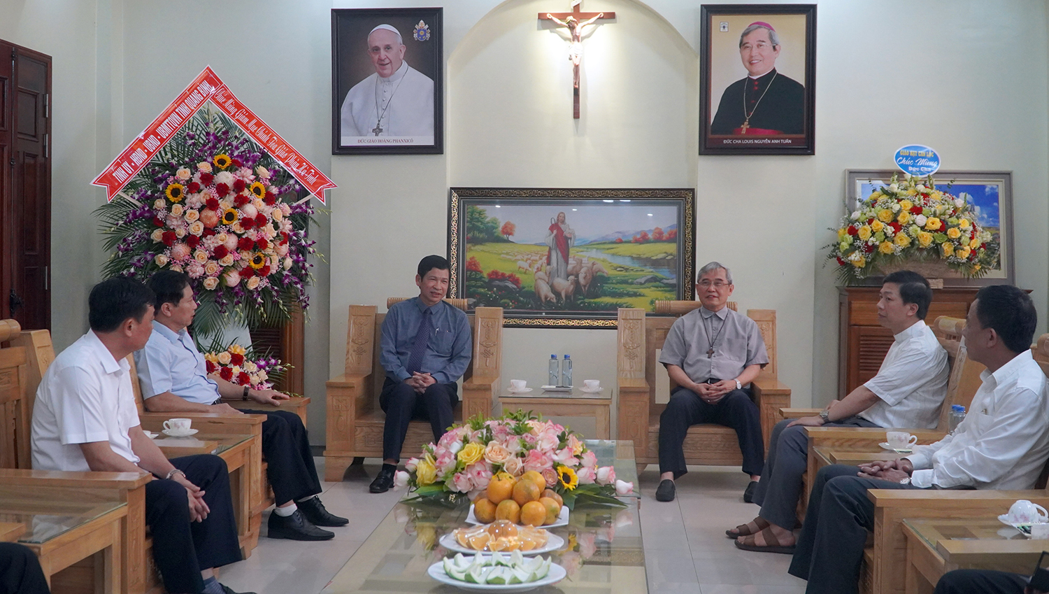 Toàn cảnh buổi gặp mặt, chúc mừng Giám mục Nguyễn Anh Tuấn