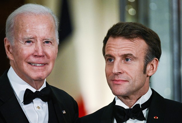 Tổng thống Pháp Emmanuel Macron (phải) và người đồng cấp Mỹ Joe Biden. (Nguồn: Getty Images)
