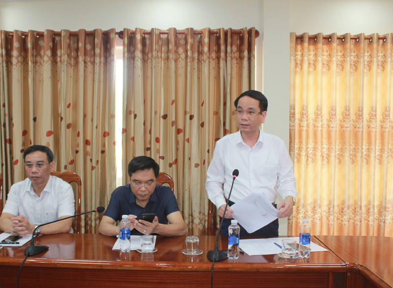 Đồng chí Phó Chủ tịch UBND tỉnh Phan Mạnh Hùng phát biểu tại cuộc làm viêc.