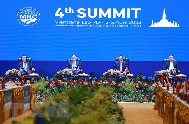 Thủ tướng Phạm Minh Chính, Thủ tướng Campuchia, Thủ tướng Lào và Tổng Thư ký Văn phòng Tài nguyên nước quốc gia, Thái Lan tham dự Phiên toàn thể Hội nghị cấp cao Ủy hội sông Mekong quốc tế lần thứ tư. (Ảnh: Dương Giang/TTXVN)