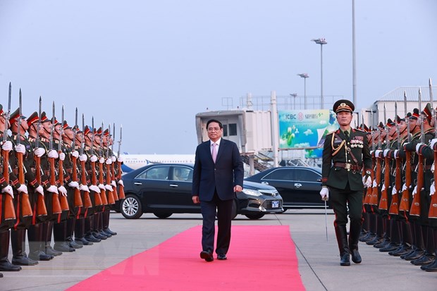 Thủ tướng Phạm Minh Chính rời thủ đô Vientiane, Lào kết thúc chuyến dự Hội nghị cấp cao Ủy hội sông Mekong quốc tế lần thứ tư. (Ảnh: Dương Giang/TTXVN)