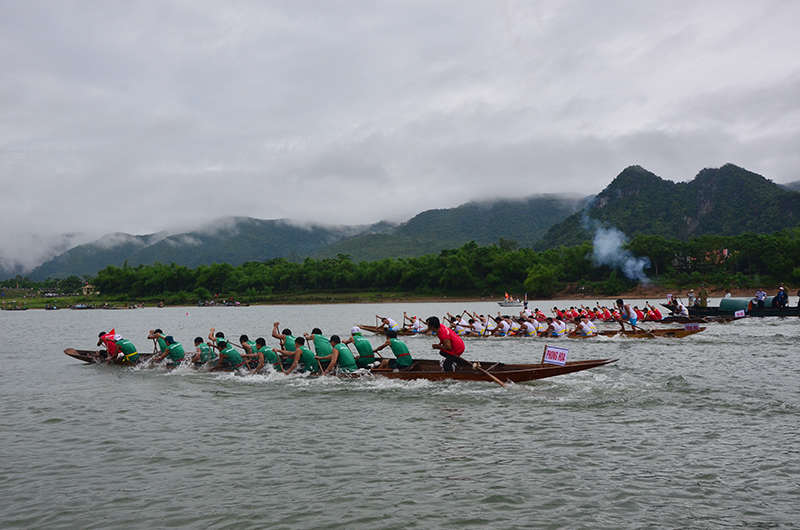 Giải đua thuyền truyền thống của huyện Tuyên Hóa năm 2023 có quy mô lớn nhất từ trước đến nay. 