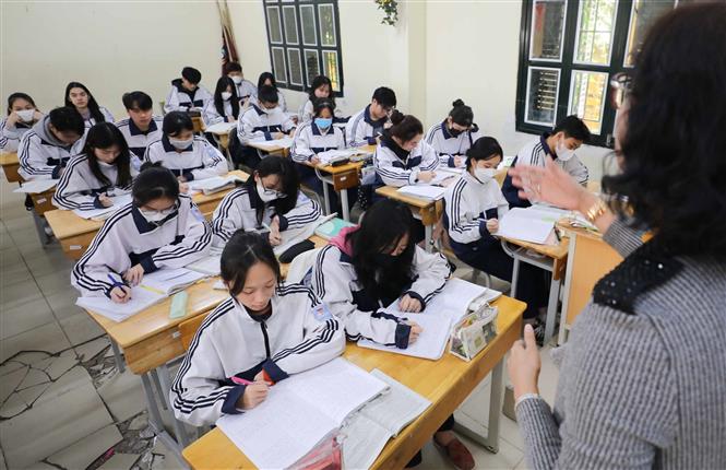 Học sinh Trường THPT Trương Định (Hà Nội) ôn thi chuẩn bị cho kỳ khảo sát toàn TP. Hà Nội. Ảnh: Thanh Tùng/TTXVN