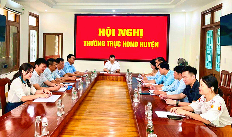 Thường trực HĐND huyện Quảng Ninh thường xuyên tổ chức các phiên họp để đánh giá tình hình thực hiện nhiệm vụ của các cơ quan HĐND huyện.