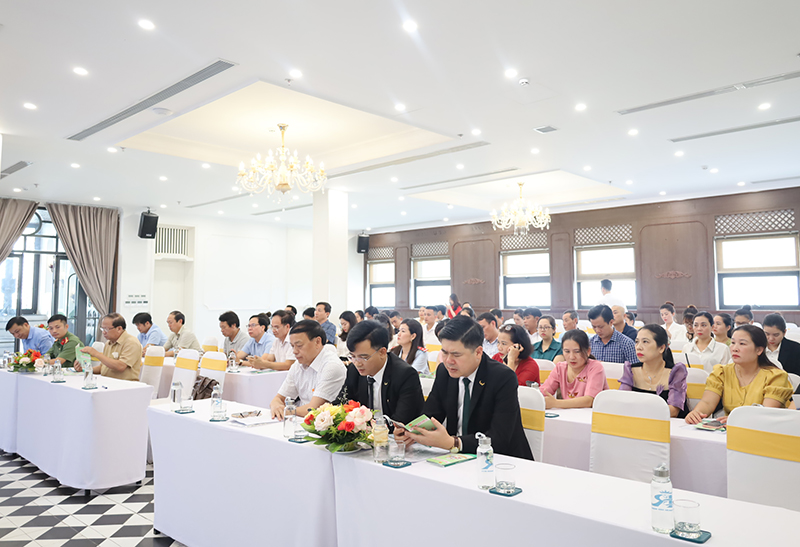 Tham dự hội nghị có các doanh nghiệp, tổ chức, cá nhân kinh doanh dịch vụ du lịch và các hướng dẫn viên du lịch trên địa bàn TP. Đồng Hới, huyện Quảng Ninh, Lệ Thủy. 