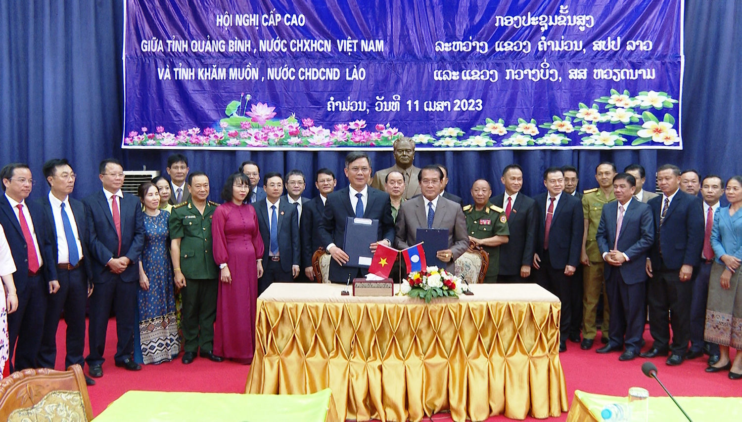 Ký kết Biên Bản hội đàm giữa đoàn đại biểu cấp cao tỉnh Quảng Bình và tỉnh Khăm Muồn, CHDCND Lào