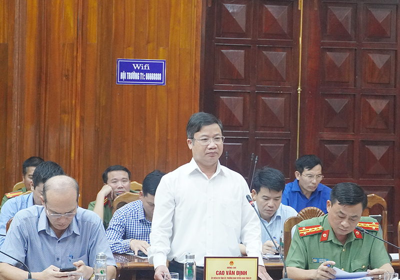 Đồng chí Trưởng ban Tuyên giáo Tỉnh ủy Cao Văn Định phát biểu ý kiến tại hội nghị.