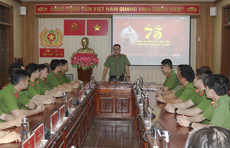 Sinh hoạt chính trị trong các ca trực là một trong những biện pháp thực hiện có hiệu quả Nghị quyết số 12-NQ/TW của Bộ Chính trị.
