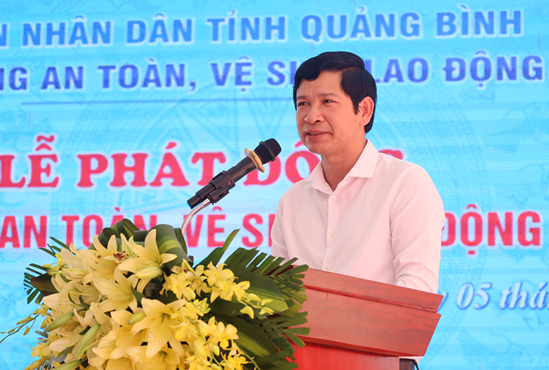Đồng chí Phó Chủ tịch UBND tỉnh Hồ An Phong phát biểu tại lễ phát động. 