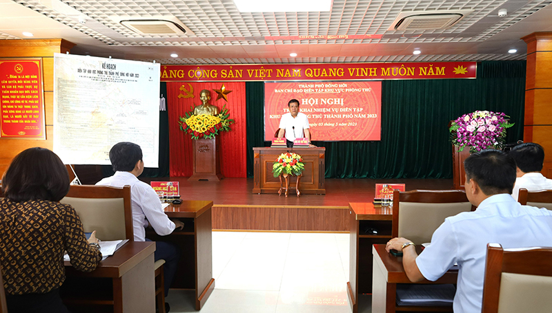Đồng chí Bí thư Thành ủy Đồng Hới Trần Phong kết luận tại hội nghị.