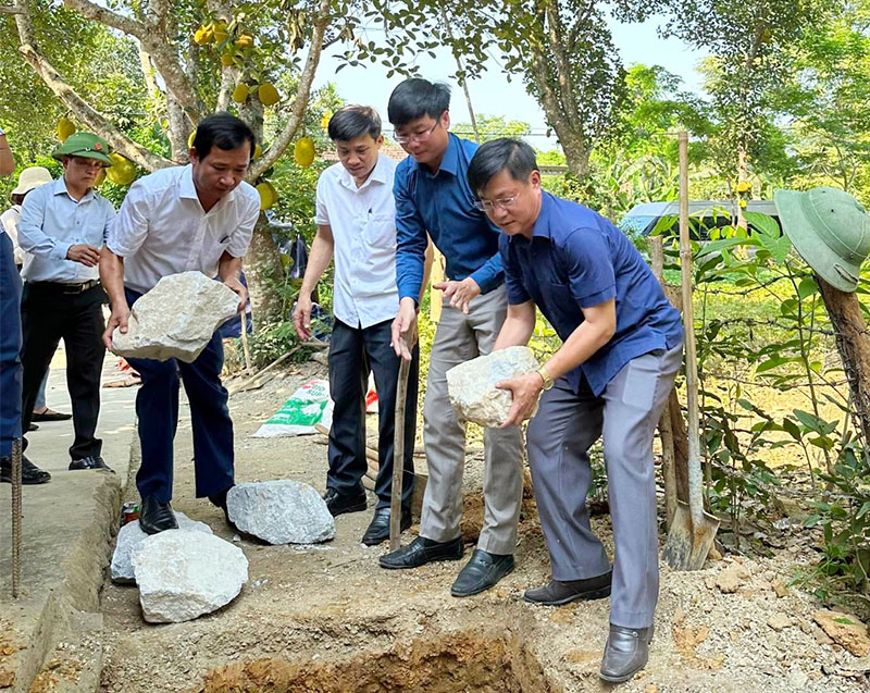 Tham gia lễ khởi công xây dựng nhà tình nghĩa cho hộ ông Nguyễn Văn Phúc
