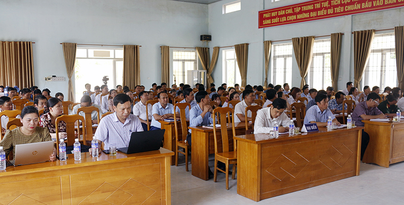 Đại diện lãnh đạo các sở, ngành và huyện Minh Hóa tham dự buổi tiếp xúc.
