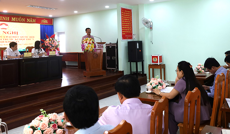 ĐBQH Trần Quang Minh tiếp thu các ý kiến cử tri.