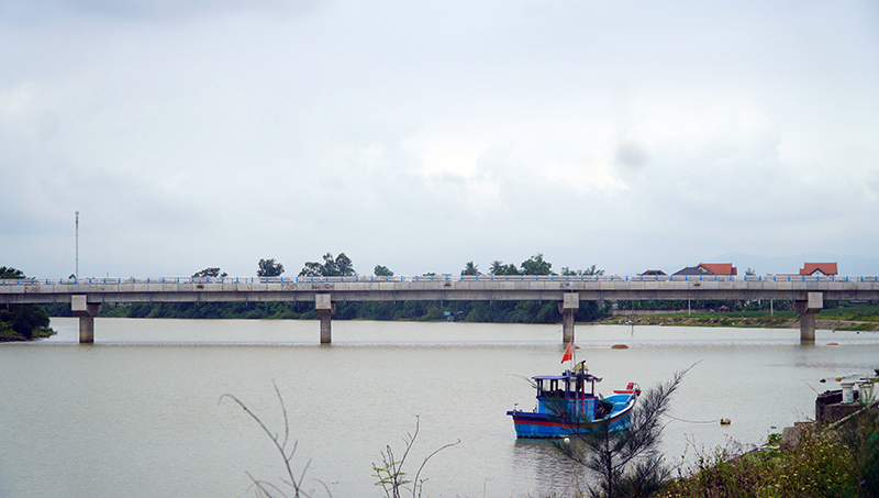 Công trình cầu Sông Dinh vượt tiến độ 10 tháng 