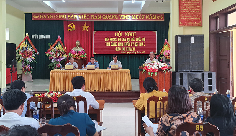  Cử tri huyện Quảng Ninh bày tỏ tâm tư, nguyện vọng.