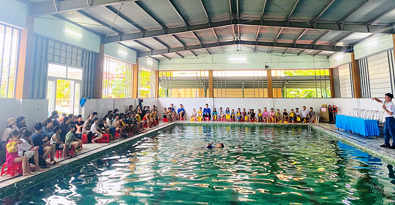 Khóa học bơi miễn phí được tổ chức cho gần 100 thiếu nhi có hoàn cảnh khó khăn trên địa bàn TX. Ba Đồn.