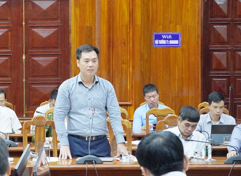 Đại diện nhà thầu Phương Thành phát biểu tại cuộc họp.