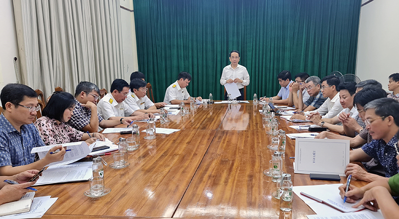 Đồng chí Phó Chủ tịch UBND tỉnh Phan Mạnh Hùng phát biểu kết luận cuộc họp.
