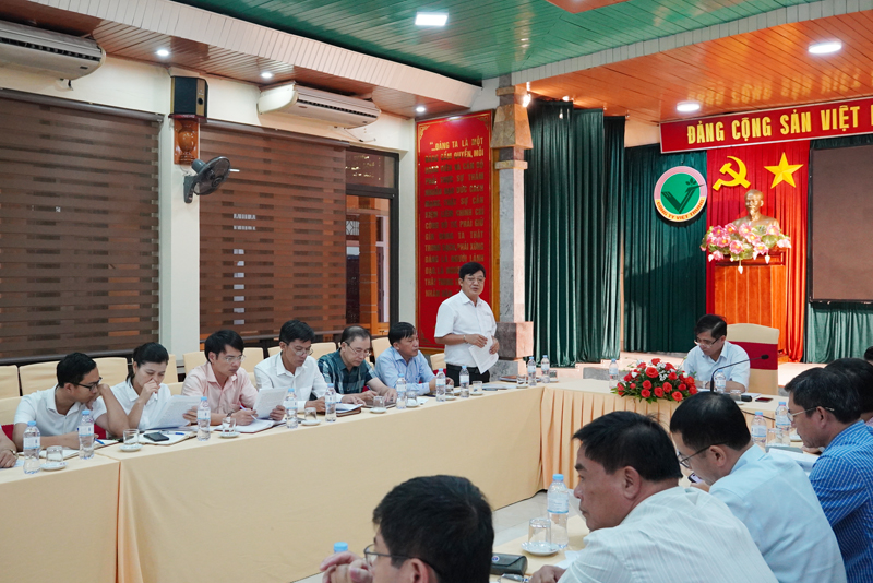 Chủ tịch HĐQT Công ty Phan Văn Thành báo cáo tình hình sản xuất kinh doanh.