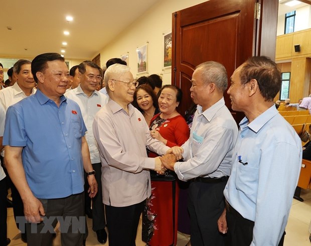 Tổng Bí thư Nguyễn Phú Trọng với cử tri tại quận Ba Đình. (Ảnh: Trí Dũng/TTXVN)