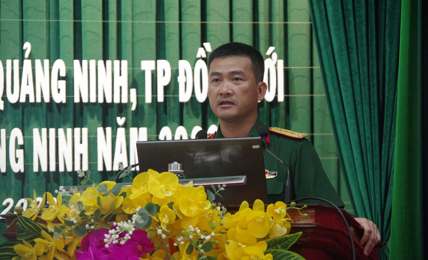 Đại tá Đoàn Sinh Hòa, Ủy viên BTV Tỉnh ủy, Chỉ huy trưởng Bộ CHQS tỉnh, Phó Ban Chỉ đạo diễn tập tỉnh kết luận hội nghị.