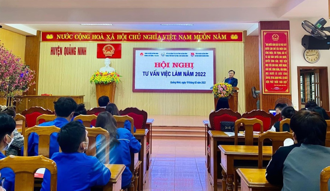  Huyện Quảng Ninh chú trọng tư vấn việc làm cho thanh niên.