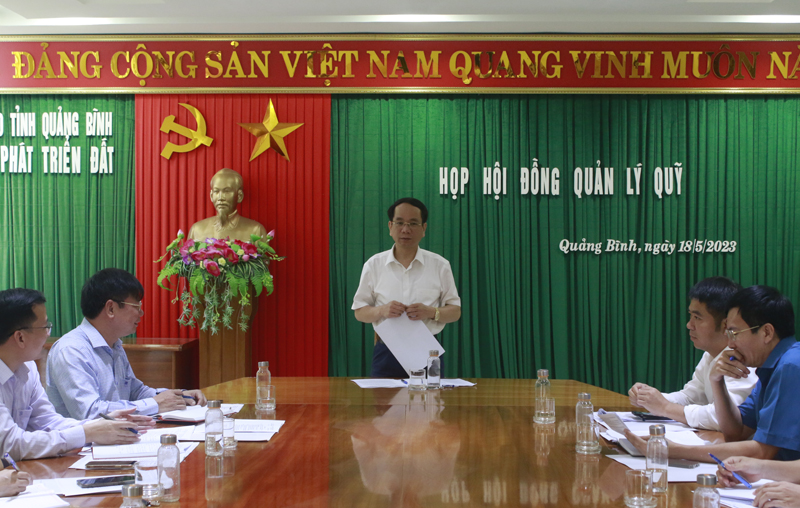 1. Đồng chí Phó Chủ tịch UBND tỉnh Phan Mạnh Hùng phát biểu chỉ đạo tại cuộc họp.