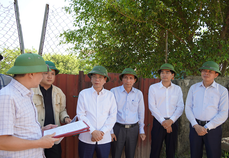 Đồng chí Phó Chủ tịch UBND tỉnh Phan Mạnh Hùng và đoàn công tác kiểm tra thực địa Dự án Đường và cầu vượt đường sắt trung tâm TP. Đồng Hới.