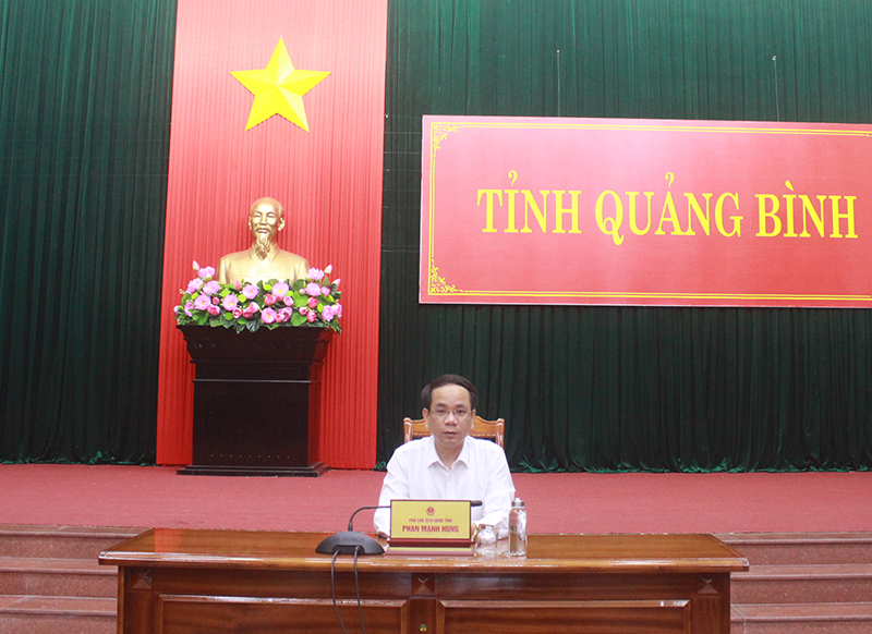 Đồng chí Phan Mạnh Hùng, Tỉnh uỷ viên, Phó Chủ tịch UBND dự hội nghị tại điểm cầu Quảng Bình