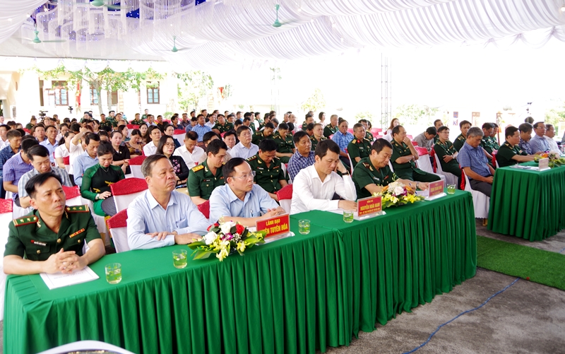 Lãnh đạo Bộ Chỉ huy BĐBP tỉnh, huyện Minh Hóa, Tuyên Hóa và cán bộ các cơ quan, đơn vị, cùng nhân dân tham dự buổi lễ kỷ niệm.