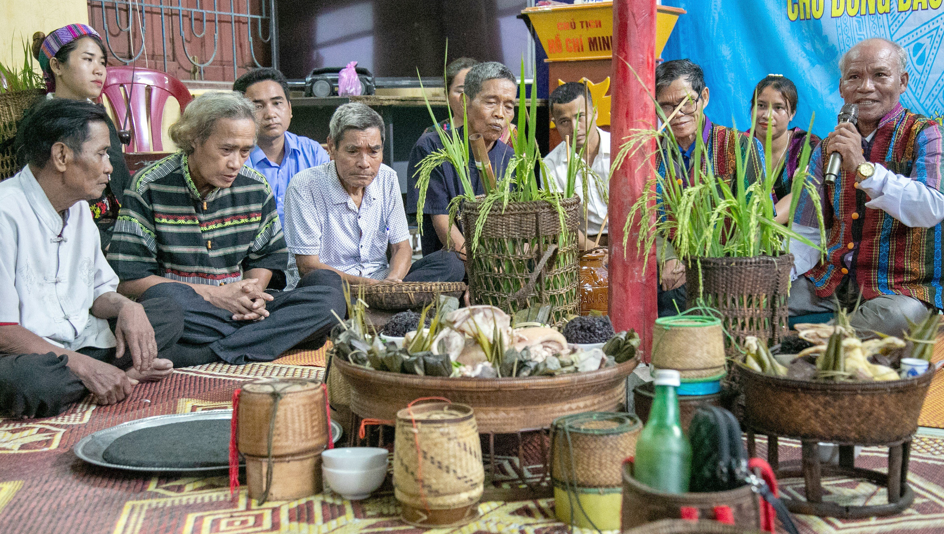Tập huấn bồi dưỡng chuyên môn nghiệp vụ, truyền dạy văn hóa phi vật thể tại xã Trường Xuân, huyện Quảng Ninh, tháng 5/2023.
