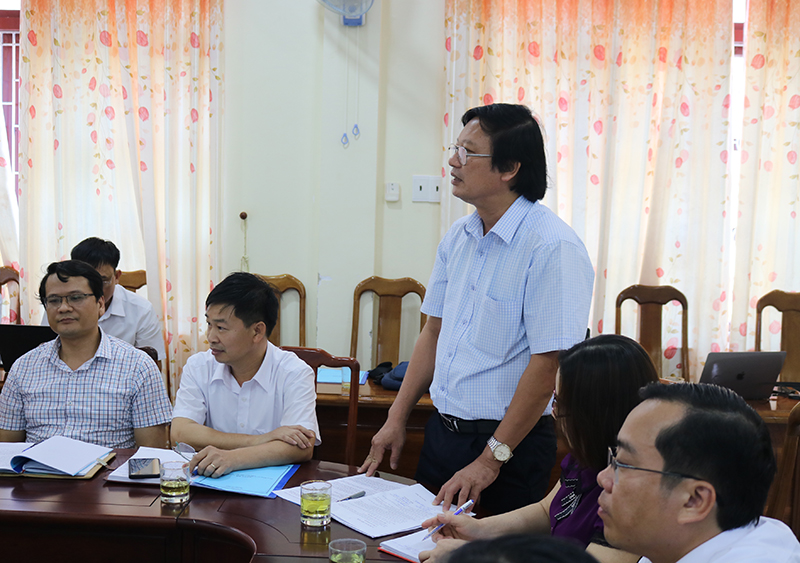 Đại diện lãnh đạo Trường THPT Nguyễn Chí Thanh phát biểu tại buổi làm việc.