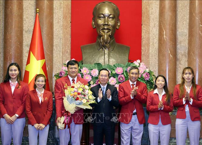 Chủ tịch nước Võ Văn Thưởng chúc mừng Đoàn Thể thao Việt Nam tham dự SEAGames 32. Ảnh: Thống Nhất/TTXVN