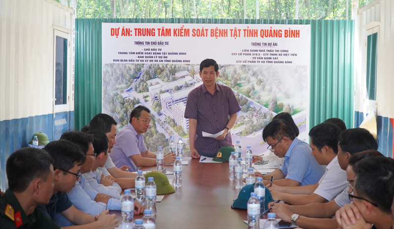 Đồng chí Phó Chủ tịch UBND tỉnh Hồ An Phong đánh giá cao nỗ lực và kết quả tích cực tại công trình Dự án trụ sở CDC Quảng Bình.